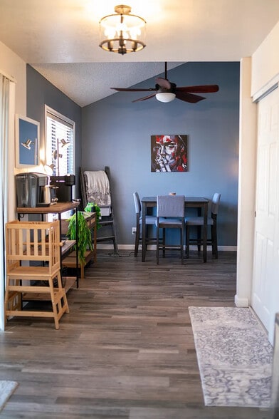 Building Photo - 1702 N Ventura Ln