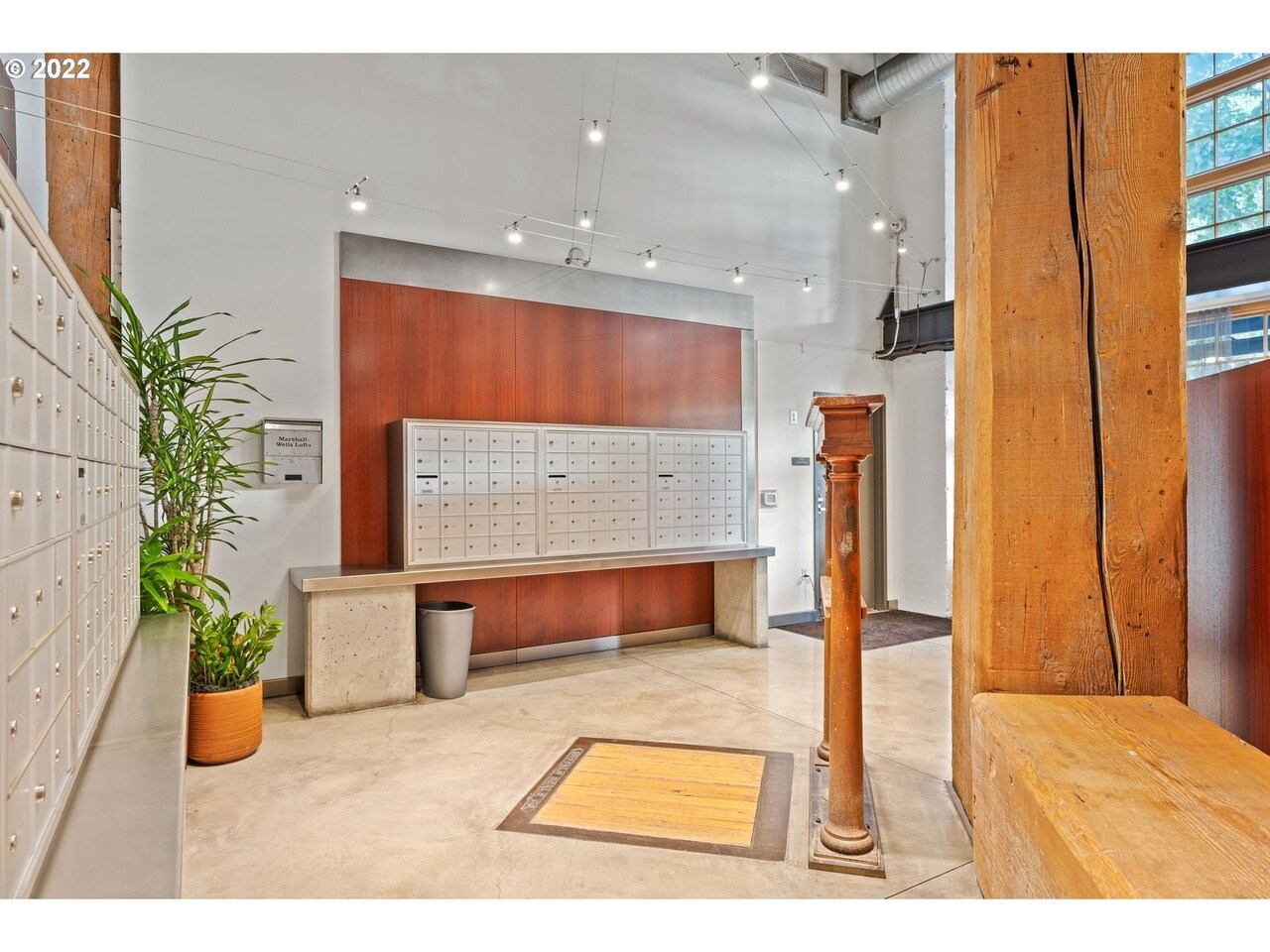 Building Photo - 1420 NW Lovejoy St