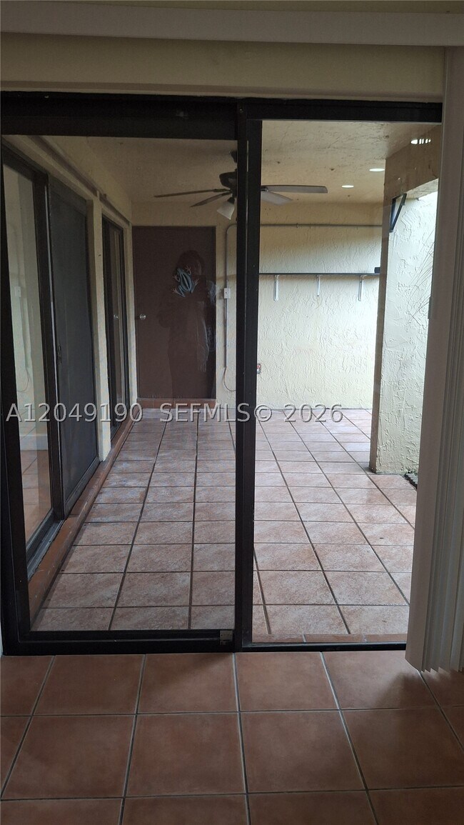 Building Photo - 9255 SW 125th Ave