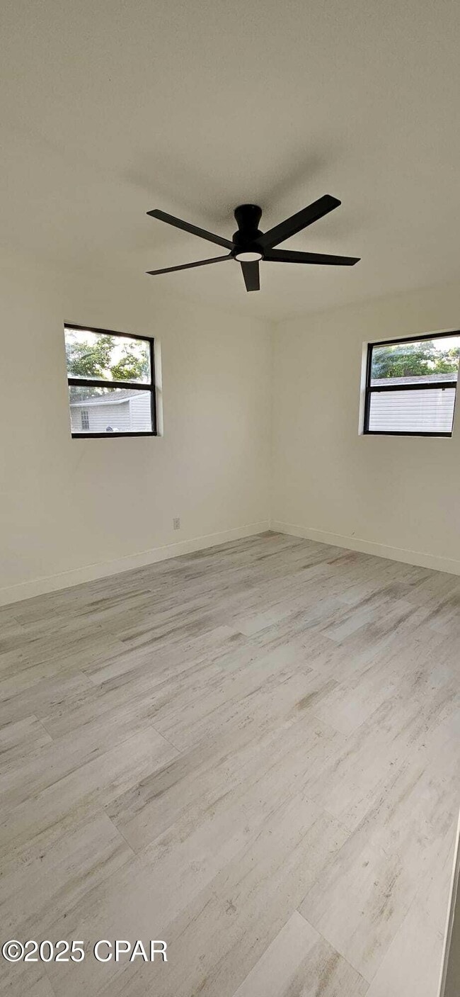 Building Photo - 137 Santee Dr