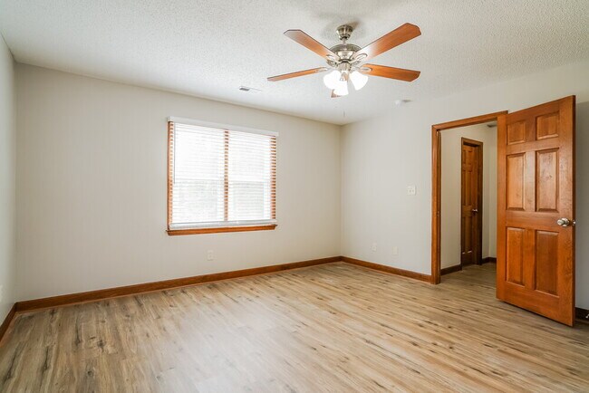 Building Photo - 1113 Buttercup Ln
