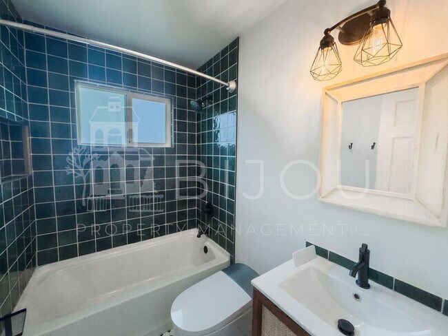 Building Photo - 4030 Meadowdale Pl