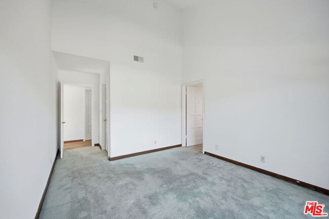 Building Photo - 2846 Royston Pl