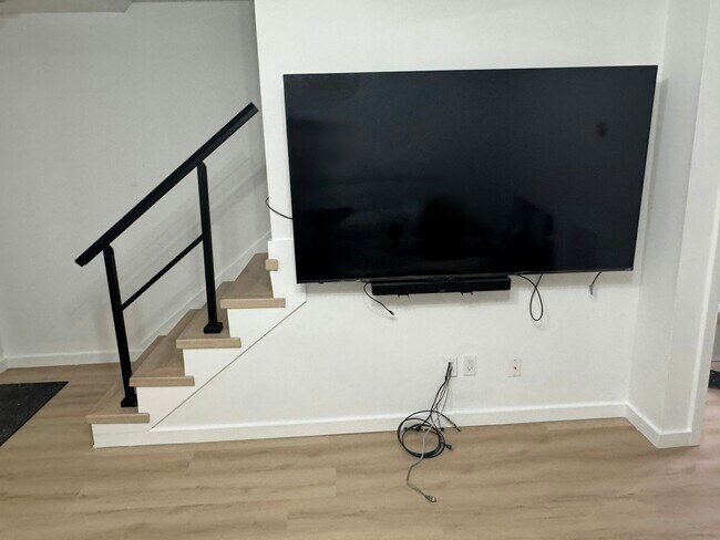 Building Photo - 116 Five Oaks Dr