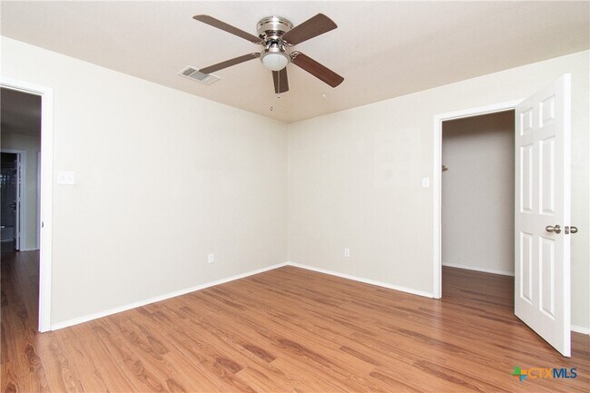 Building Photo - 5503 Bridgewood Dr