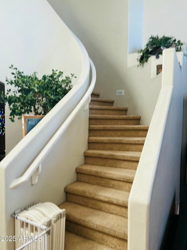 Building Photo - 1807 E Valencia Dr