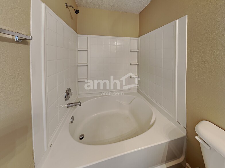 Building Photo - 6710 Waverhill Dr