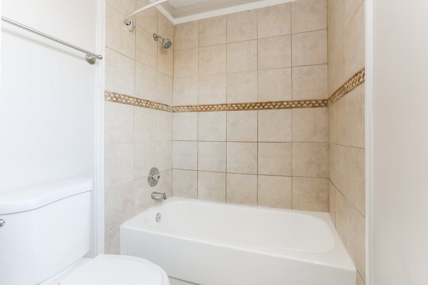 Building Photo - 6019 Tipperary Dr