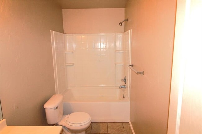 Building Photo - 4518 SE 77th St