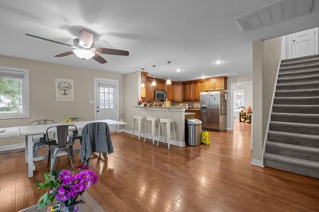 Building Photo - Beautifully Updated 4-Bedroom Home in Norf...