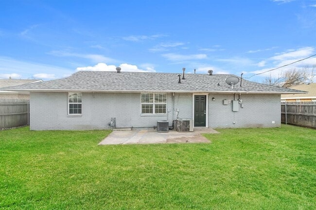 Building Photo - 7429 NW 29th St
