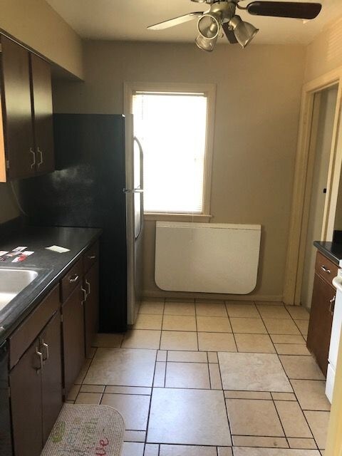 Building Photo - 3BR/1BA Near Gage Park