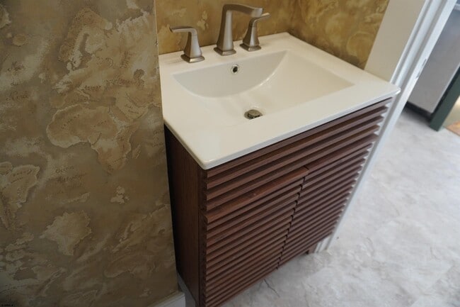 Building Photo - 202 Acorn Terrace