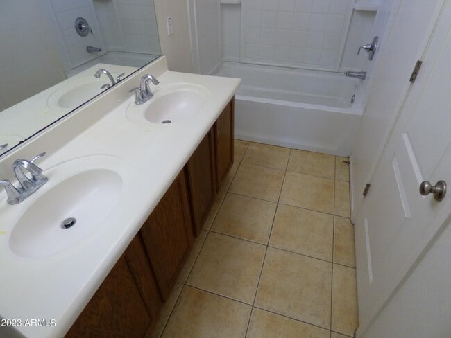 Building Photo - 1927 N 78th Dr