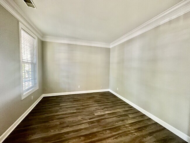 Building Photo - 4-Bedroom Home with Loft and Office for Re...