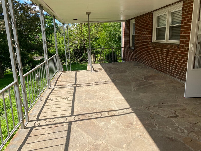 Building Photo - 1302 Riddle Ave