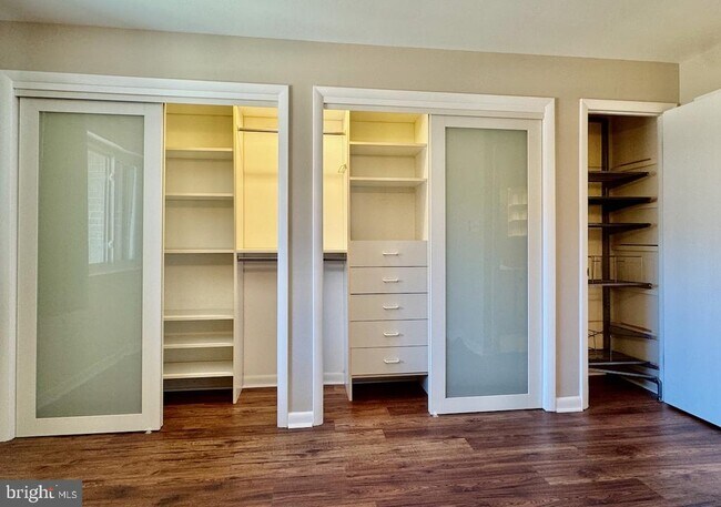 Building Photo - 3885 Steppes Ct