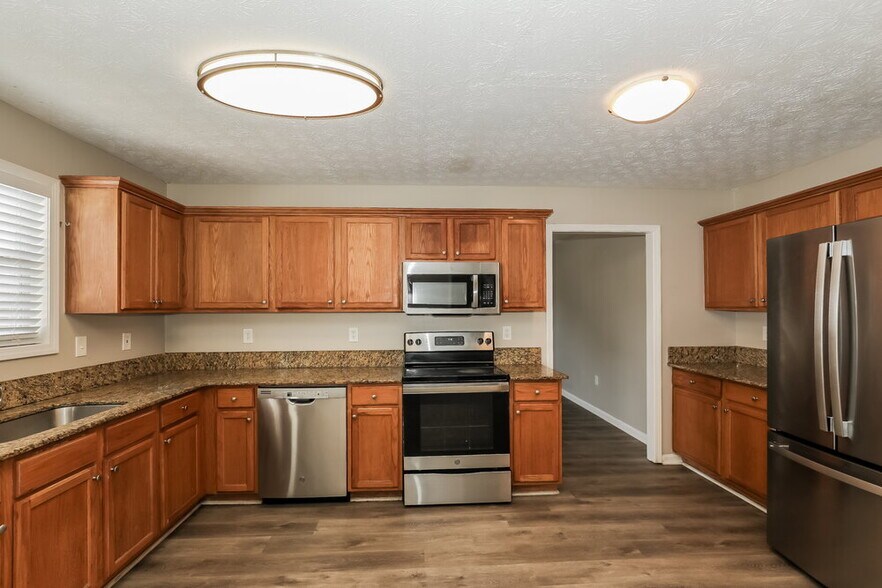 Building Photo - 733 Sinclair Way