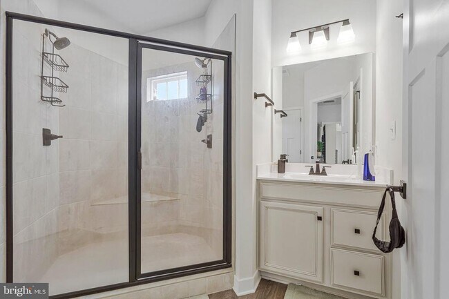 Building Photo - 10910 Presidential Pkwy