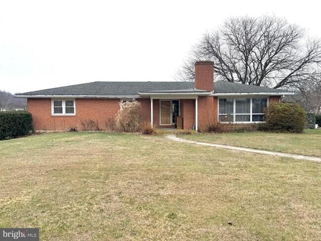 Building Photo - 911 Grings Hill Rd