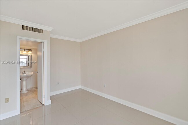 Building Photo - 3675 N Country Club Dr