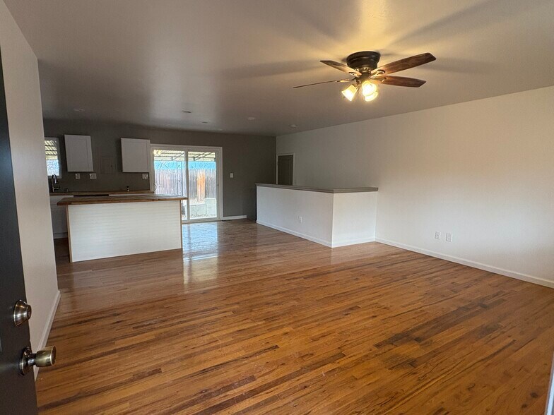 Building Photo - 1635 Capulin Dr