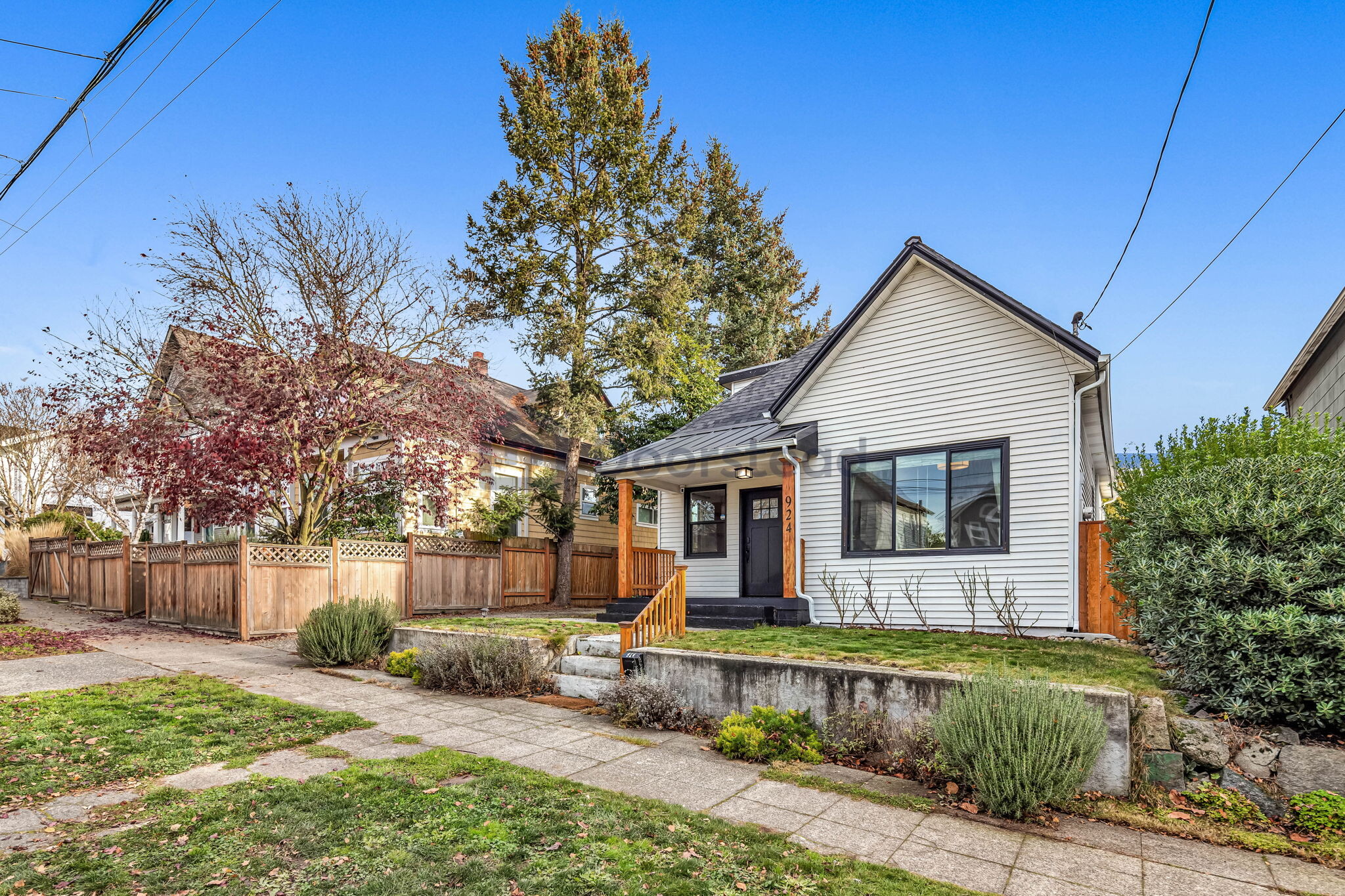 Building Photo - 924 24th Ave S