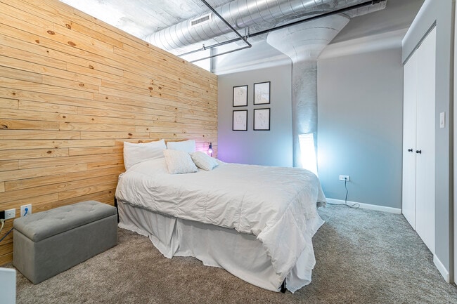 Building Photo - 1550 S Blue Island Ave