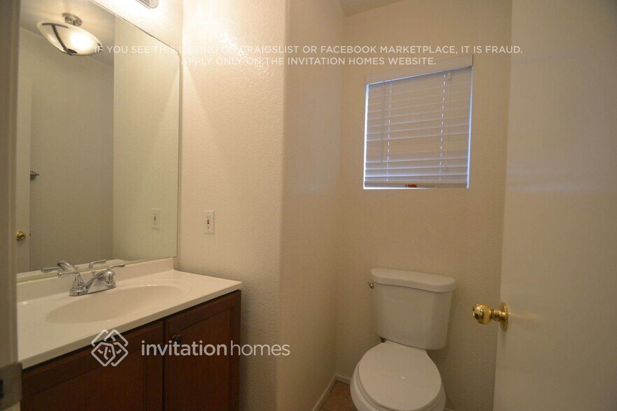 Building Photo - 488 Vista del Sol