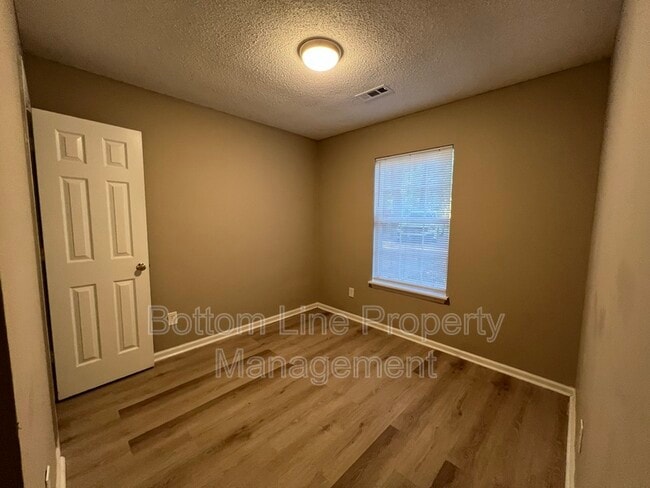 Building Photo - 1228 Woodland Dr