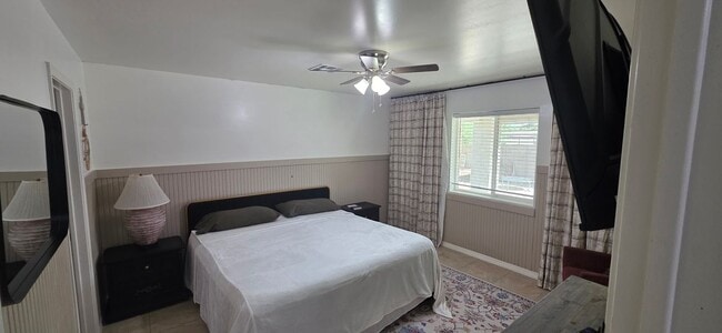 Building Photo - 624 S Vaughn Ave