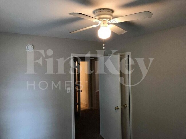 Building Photo - 4018 Glenroy Dr