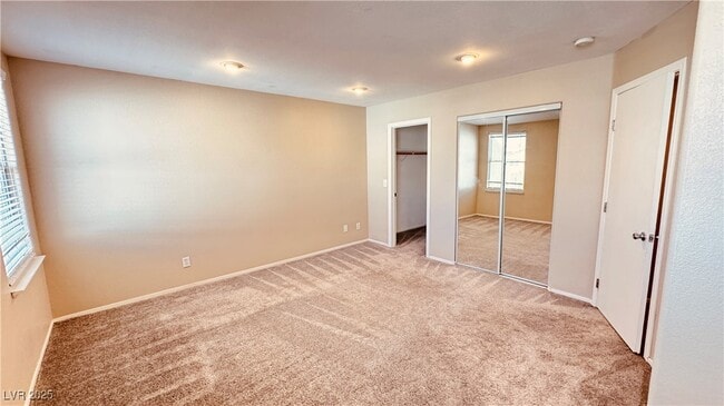 Building Photo - 722 Peregrine Falcon St