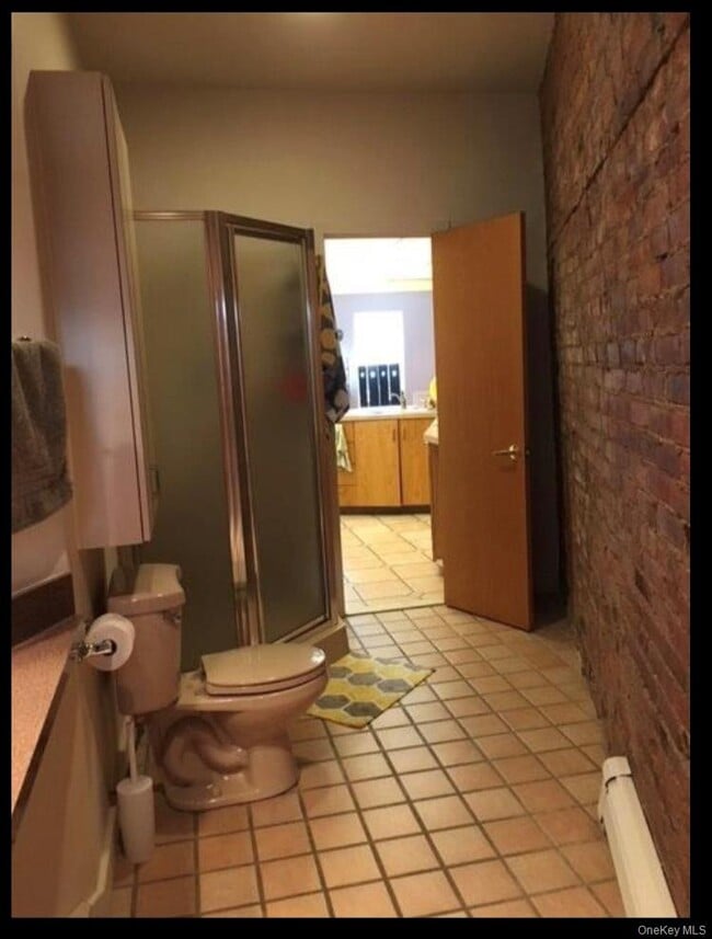 Building Photo - 528 Main St