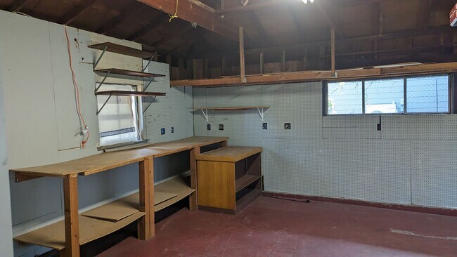 Building Photo - Spacious Three Bedroom with Large Backyard...