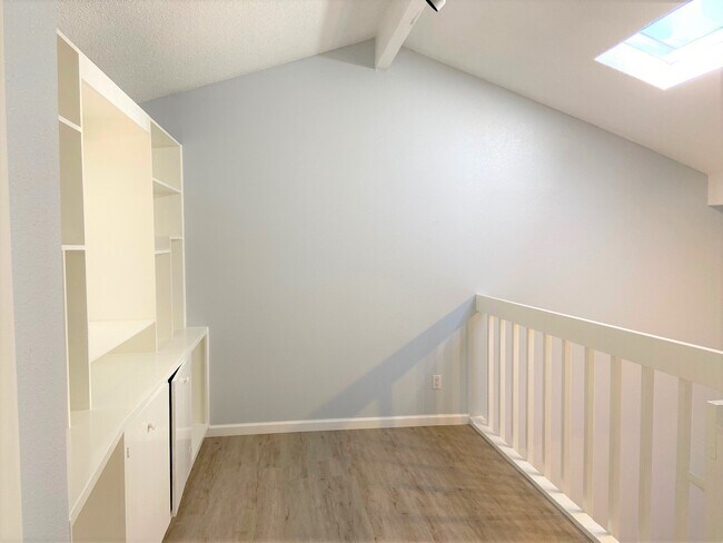 Building Photo - 13014 Leader St