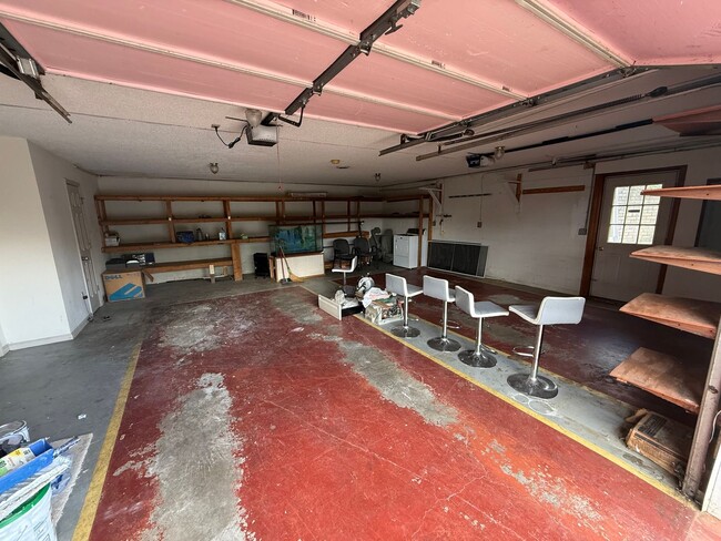 Building Photo - Spacious 4-Bedroom, 3-Bath Home in a Desir...