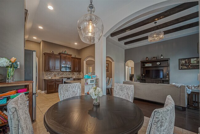 Building Photo - 6306 Hidden Alley Dr