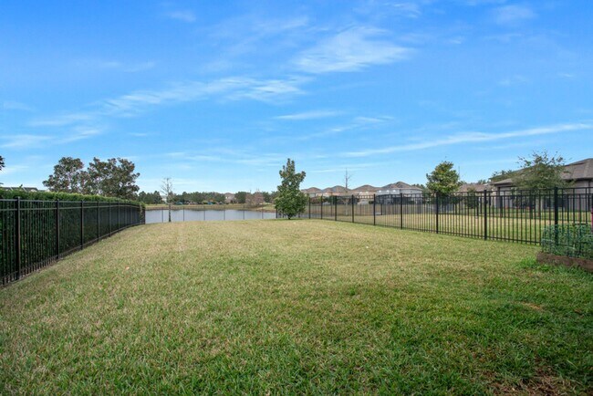 Building Photo - AWESOME 4 BDRM HOME IN GATED LEGACY PARK!