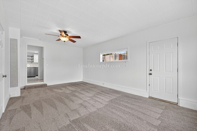 Building Photo - Charming West Linn Home with Stunning Mt. ...