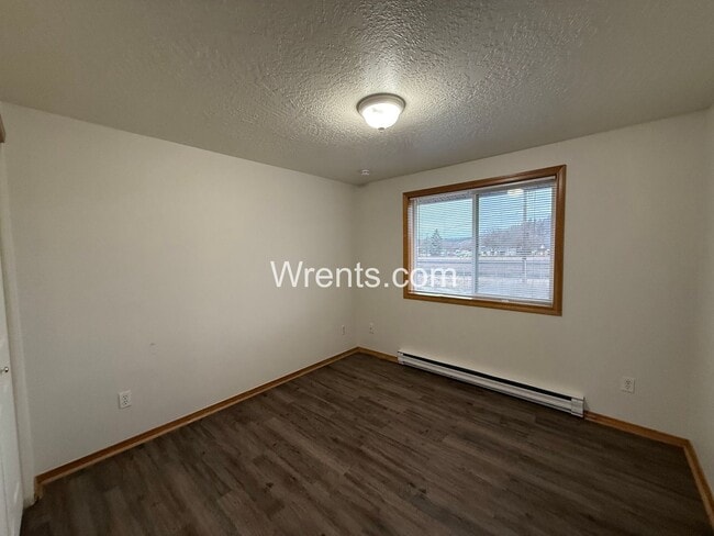 Building Photo - 11923-11925 Railroad Circle