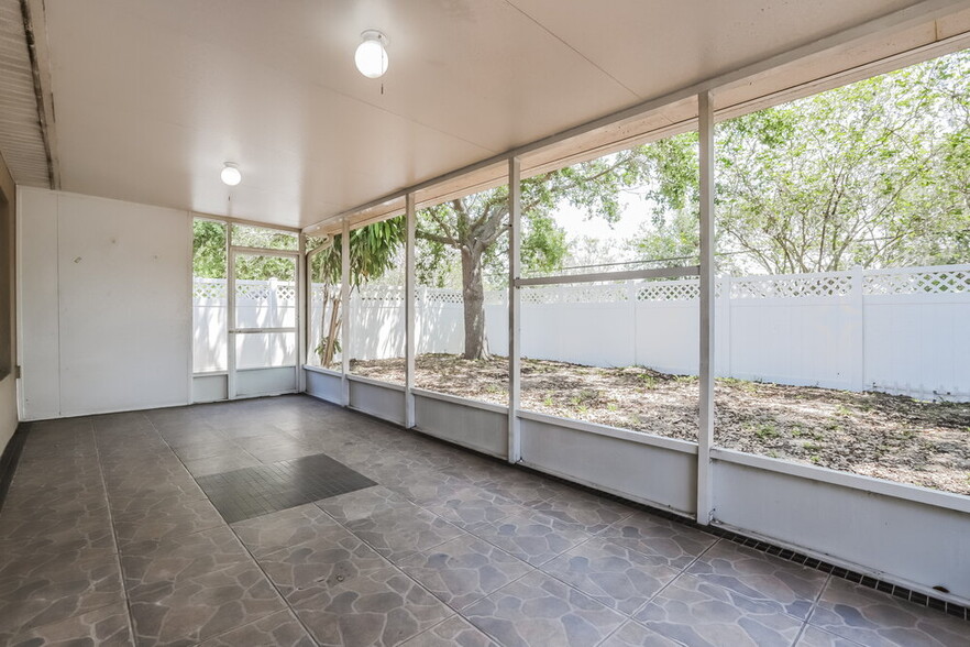 Building Photo - 1037 Brenton Leaf Dr