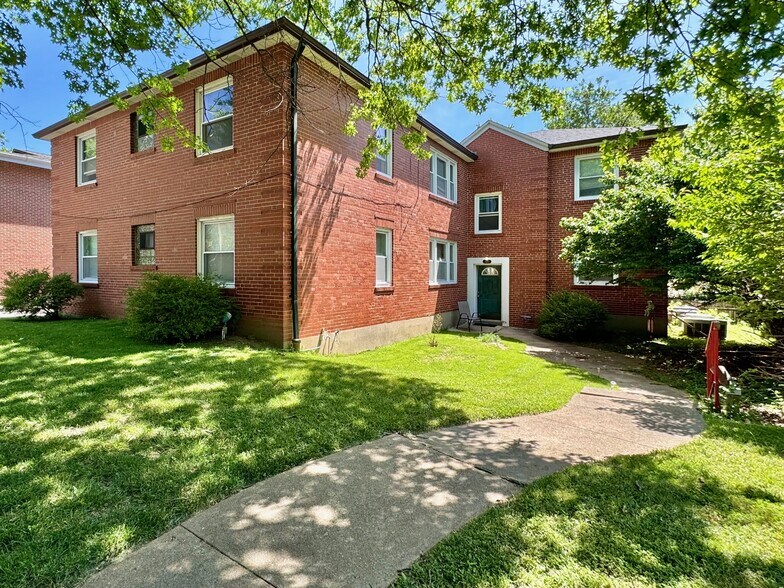 Building Photo - 420 S Hanley Rd