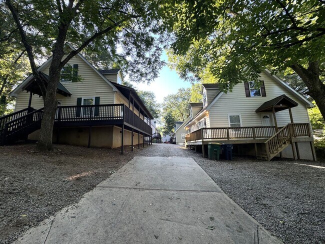 Building Photo - 4br House near Campus, Stadium, Downtown! - FALL 2026 Pre-Lease