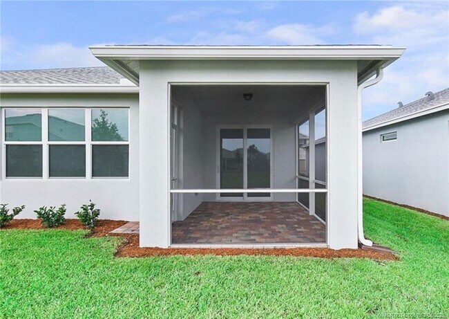 Building Photo - 10596 SW Morning Glory Dr