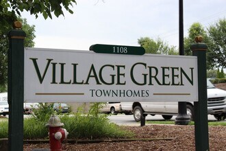 Building Photo - 2 Bedroom 1.5 Bath Townhouse Village Green