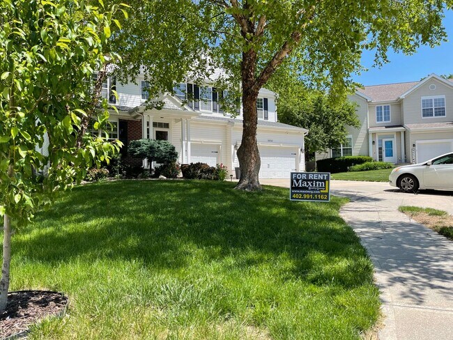 Building Photo - Move-in special. Beautiful 4 bed 2.5 bath 3000+sq ft