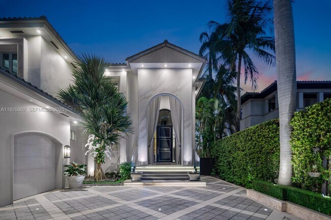 Building Photo - 176 S Hibiscus Dr