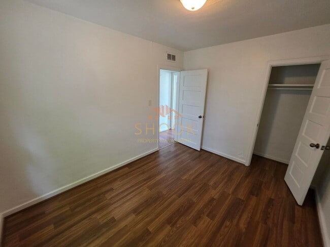 Building Photo - Cute 2 Bedroom Home Close to Downtown