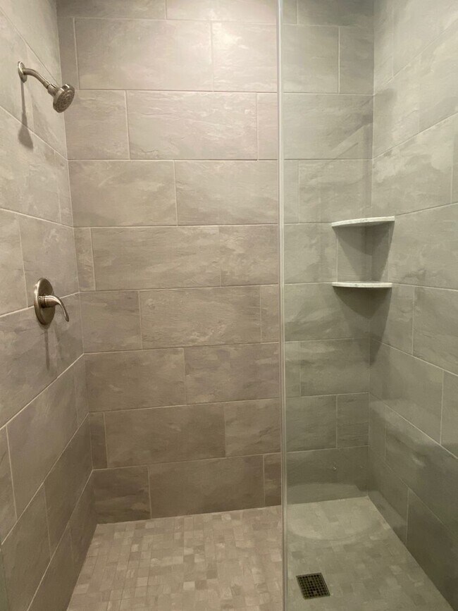 Building Photo - CHELSEA / BOSTON LUXURY STUDIO MINUTES TO BOSTON , CLOSE TO ALL COLLEGES AND POINTS NORTH